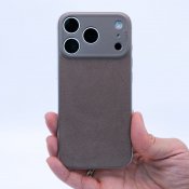 Süti NanoSuede PhoneBack för iPhone 17 Pro - Sandsten