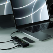 Satechi USB-C HYBRID med inbyggd möjlighet till SSD-lagring - Rymdgrå