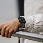 KeyBudz Spectra -sarjan Apple Watch -ranneke (Large) - Ruostumaton teräs