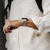 KeyBudz Spectra -sarjan Apple Watch -ranneke (Large) - Ruostumaton teräs