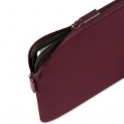 Pipetto Classic Fit Sleeve för MacBook Pro 14/Air 13.6 - Vinröd
