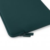 Pipetto Classic Fit -suojatasku MacBook Pro 14:lle/Air 13,6:lle - Tumma sinivihreä