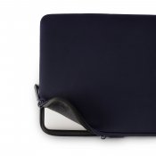 Pipetto Classic Fit-hylster til MacBook Neo - Mørkeblå