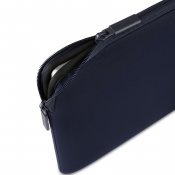 Pipetto Classic Fit-hylster til MacBook Neo - Mørkeblå