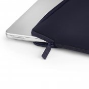 Pipetto Classic Fit-hylster til MacBook Neo - Mørkeblå