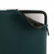 Pipetto Classic Fit-etui til MacBook Neo - Mørk petrol