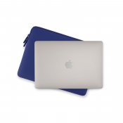 Pipetto Classic Fit-sleeve för MacBook Neo 13 (A18 Pro) - Lysande blå