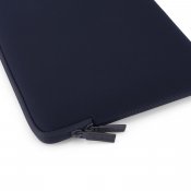Pipetto Classic Fit-hylster til MacBook Neo - Mørkeblå