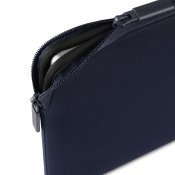 Pipetto Classic Fit-hylster til MacBook Neo - Mørkeblå