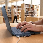 Satechi USB-C Snap Hub MacBook Neo -laitteelle - Indigo