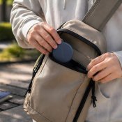 Satechi OntheGo™ 5-i-1-multiportadapter til MacBook Neo - Indigo