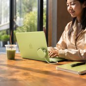 Satechi OntheGo™ 5-i-1-multiportadapter til MacBook Neo - Citrus