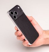 Süti NanoLeather PhoneBack iPhone 18 Prolle - Korpinmusta