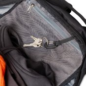 UAG Dryout 22L -reppu kahdella olkahihnalla - Musta