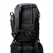 UAG Dryout 22L -reppu kahdella olkahihnalla - Musta