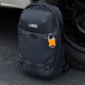 UAG Dryout 22L -reppu kahdella olkahihnalla - Musta