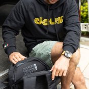 UAG Dryout 22L -reppu kahdella olkahihnalla - Musta