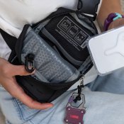 UAG Dryout Tech Sling -olkalaukku - Musta