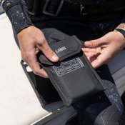 UAG Dryout Phone Rescue Pouch -kosteudenpoistopussi puhelimelle - Musta