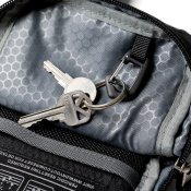 UAG Dryout Tech Sling -olkalaukku - Musta
