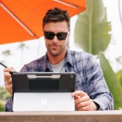 UAG Scout käsihihnalla Microsoft Surface Pro 1st Edition 12" -laitteelle - Musta