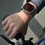 Just Mobile titanarmband för Apple Watch Ultra (1&amp;2) med DLC-beläggning